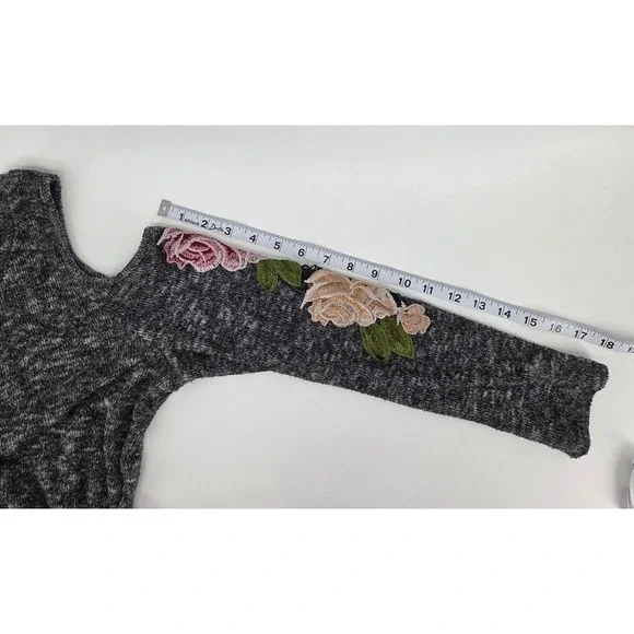 Indigo Rose Cold Shoulder Sweater Floral Embroidered Grey Knit Top Women's Small - Picture 3 of 8